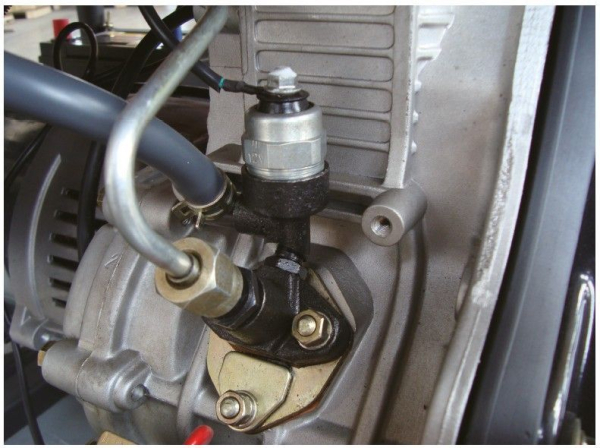 Дизельный генератор Hyundai DHY 6000LE-3  переносной фото